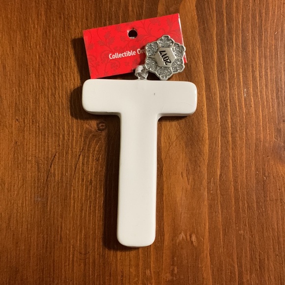 Kohl’s- Collectible Ornaments- Letter T - Picture 5 of 9